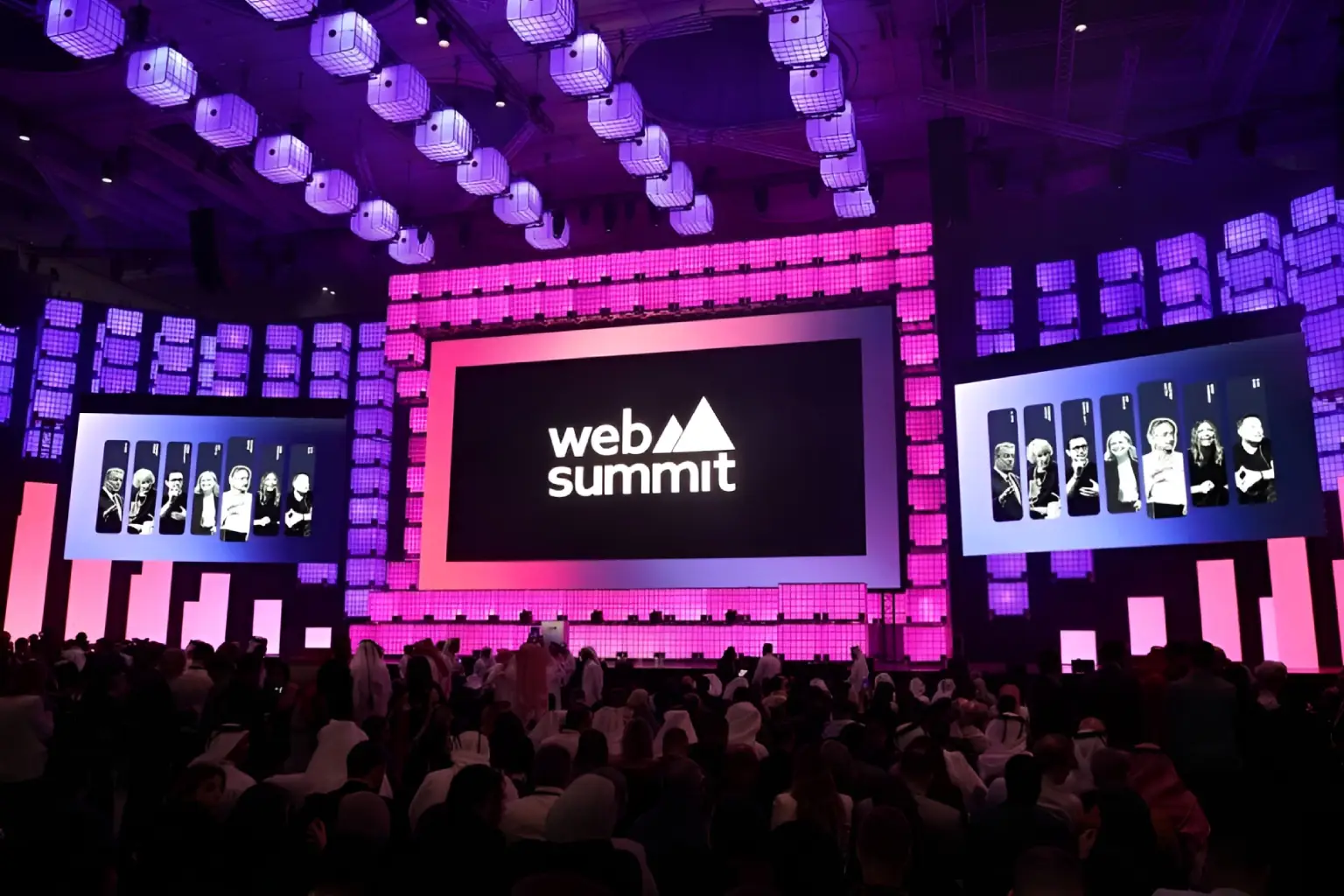 وزارة الاتصالات القطرية تستعرض التحول الرقمي وبرامج دعم رواد الأعمال في قمة الويب قطر 2026